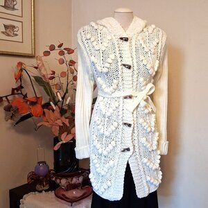 NWT Woman's White Hooded Cardigan Coat Knit Lightweight Warm & Elegant Outerwear
